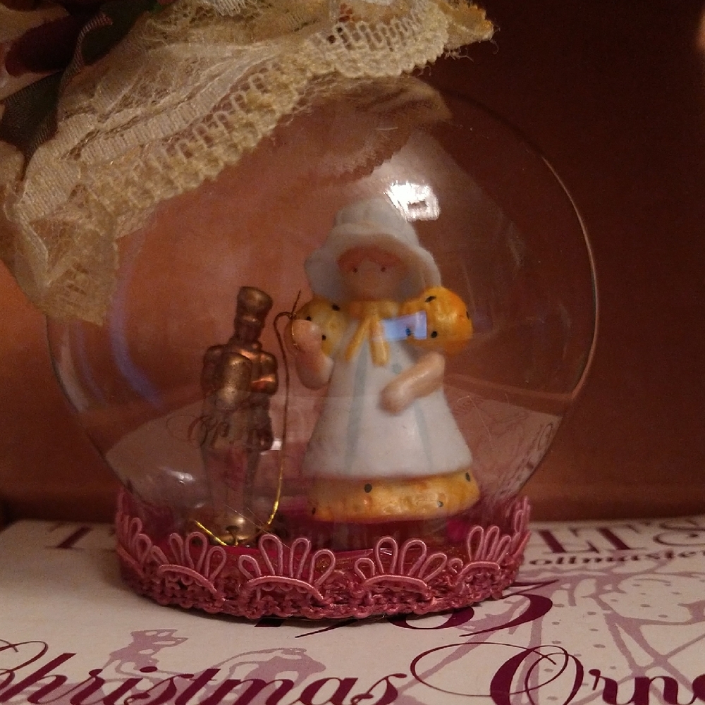 1983 Theriault Hanging Ornament